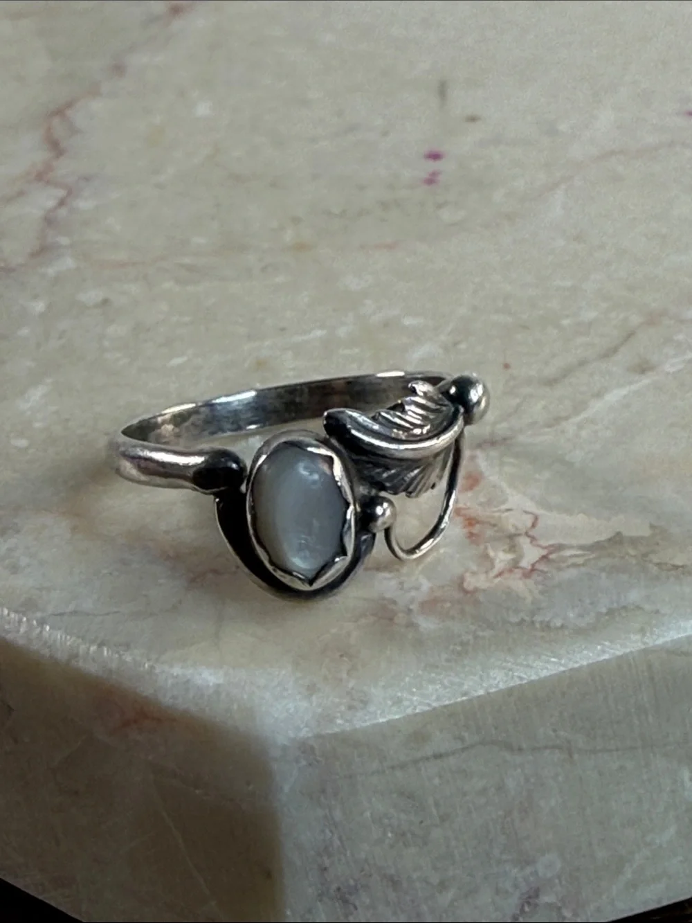 Navajo Indian Sterling Silver Leaf Ring with Moonstone White, Size 4.5